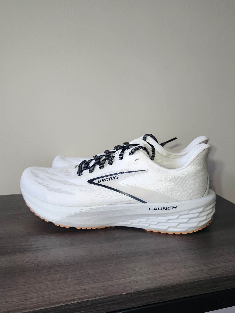 Brooks Launch 11 Running Shoes Womens Size 8.5